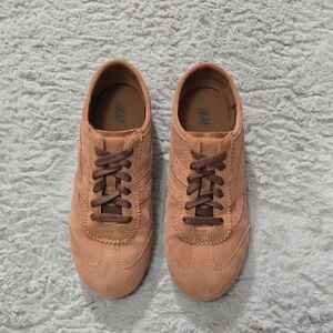 H&M Tan faux suede lace up Casual Sneakers size 7